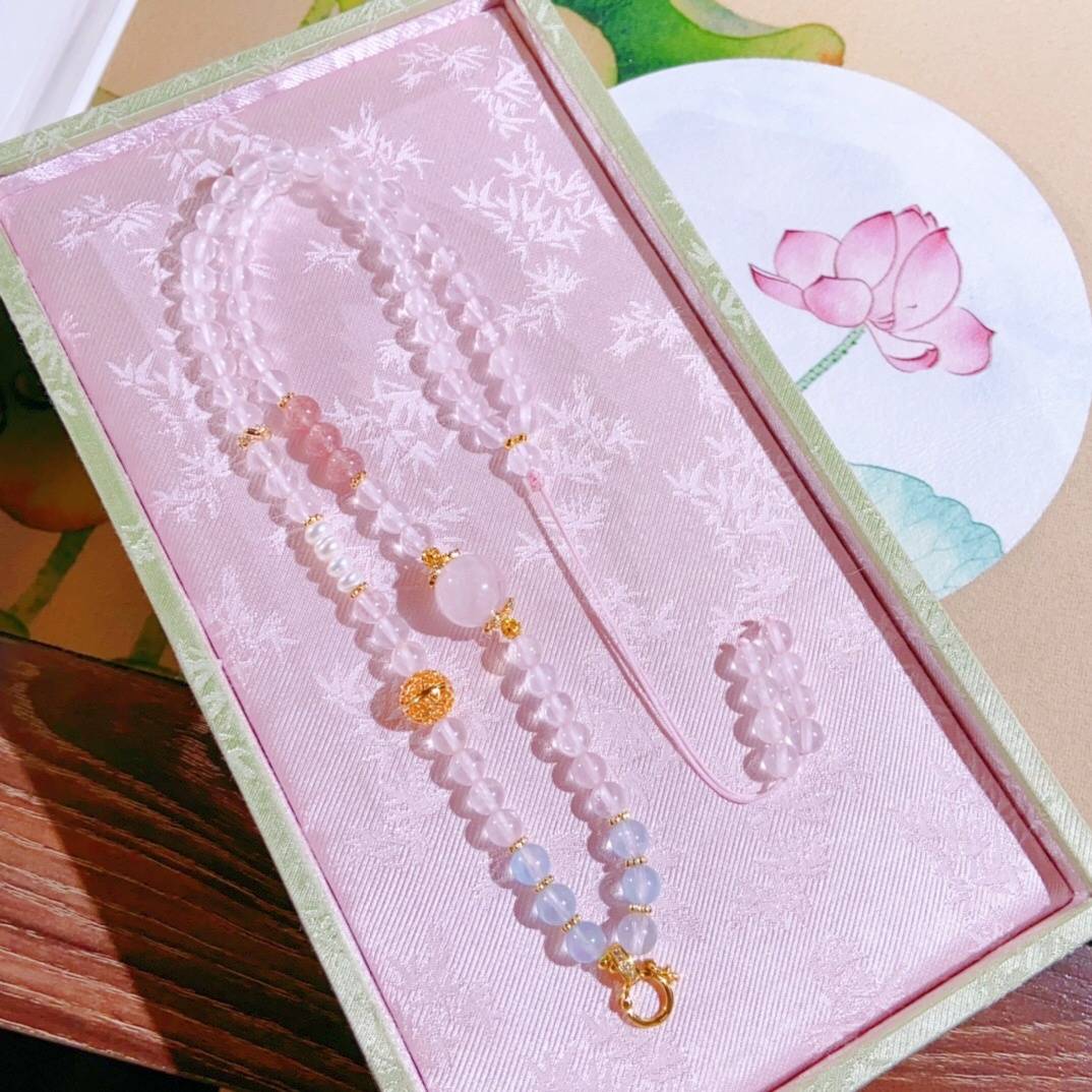 Honey Island Roaming · Rose Crystal Energy Garden Necklace: The tenderness of rose crystal, the sweetness of strawberry crystal, the luster of pearl, and the tranquility of aquamarine