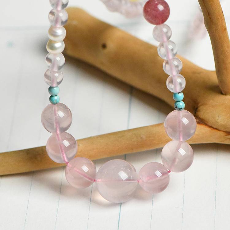 Honey Garden: Large Particle Rose Crystal Collarbone Chain · Encounter the Sweetness of Strawberry Crystal and the tranquility of Turquoise