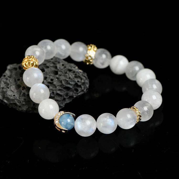 "Poem of the Sea and Moon" Blue Moonlight Aquamarine bracelet: Stars and tides Condensed on the wrist