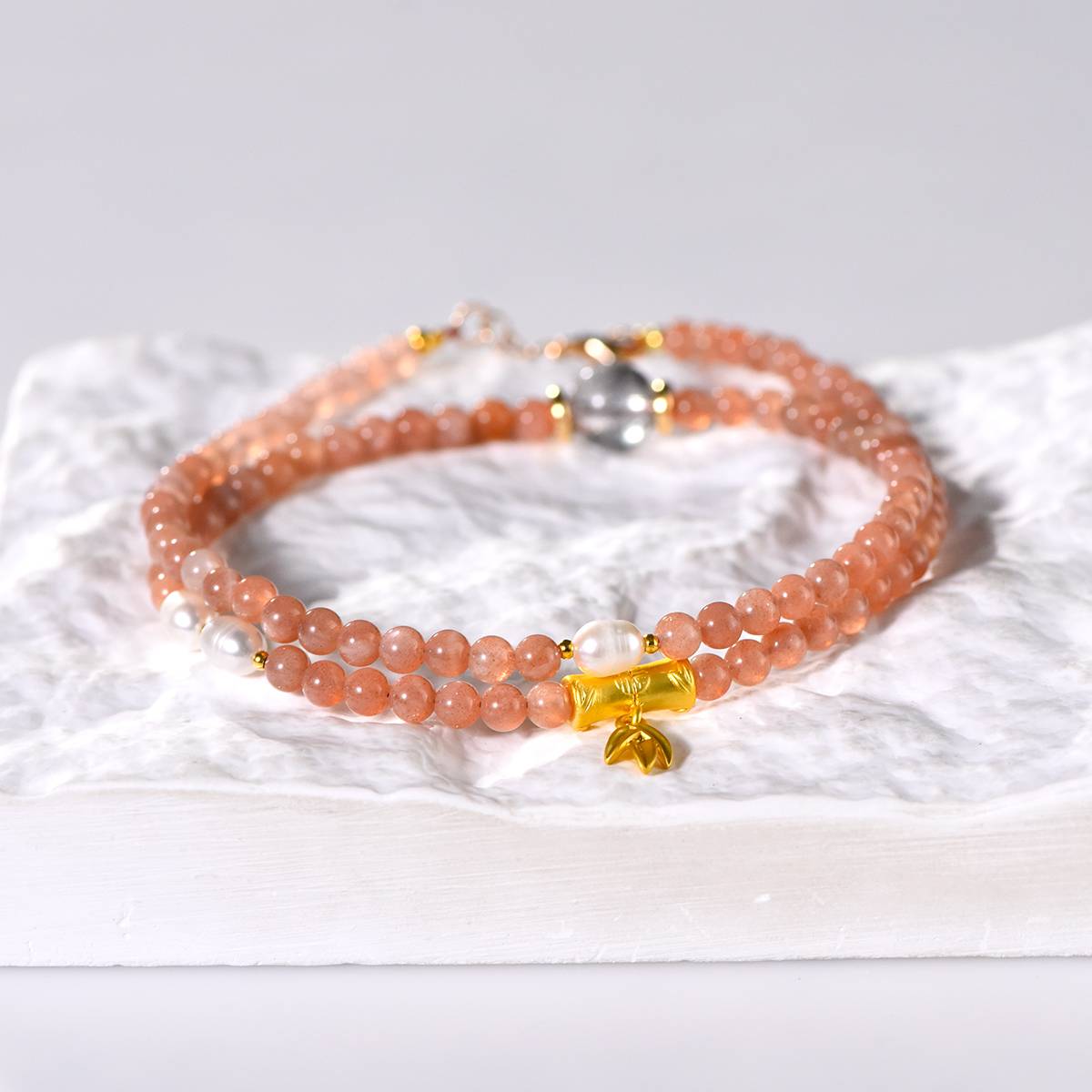 "Star Core Furnace" Sunstone Hair Crystal Particle Engine Collarbone chain: When the heart of a star beats in its neck, the light spear pierces through the dark curtain
